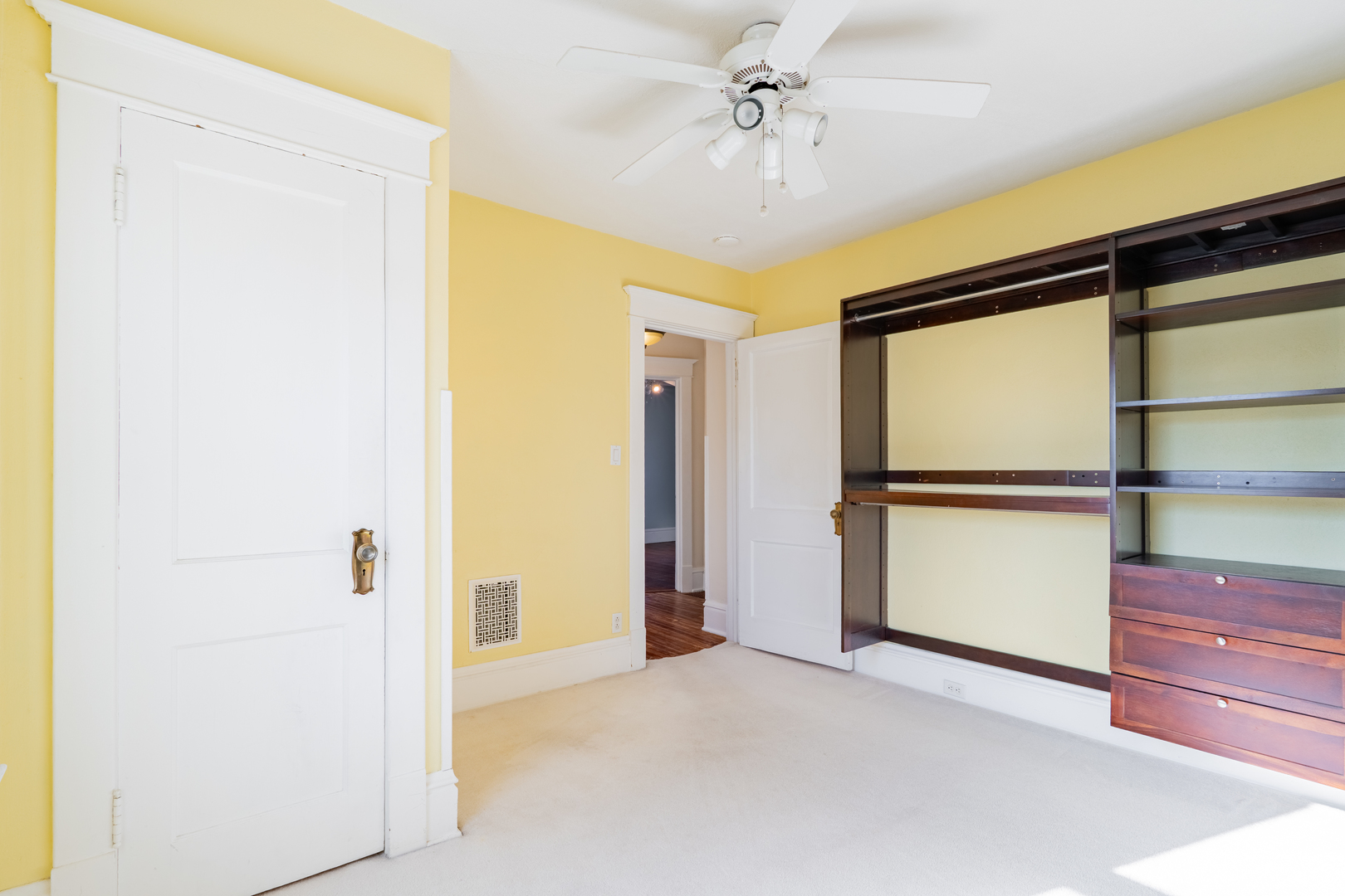 401 Willard Avenue, Bloomington, IL 61701