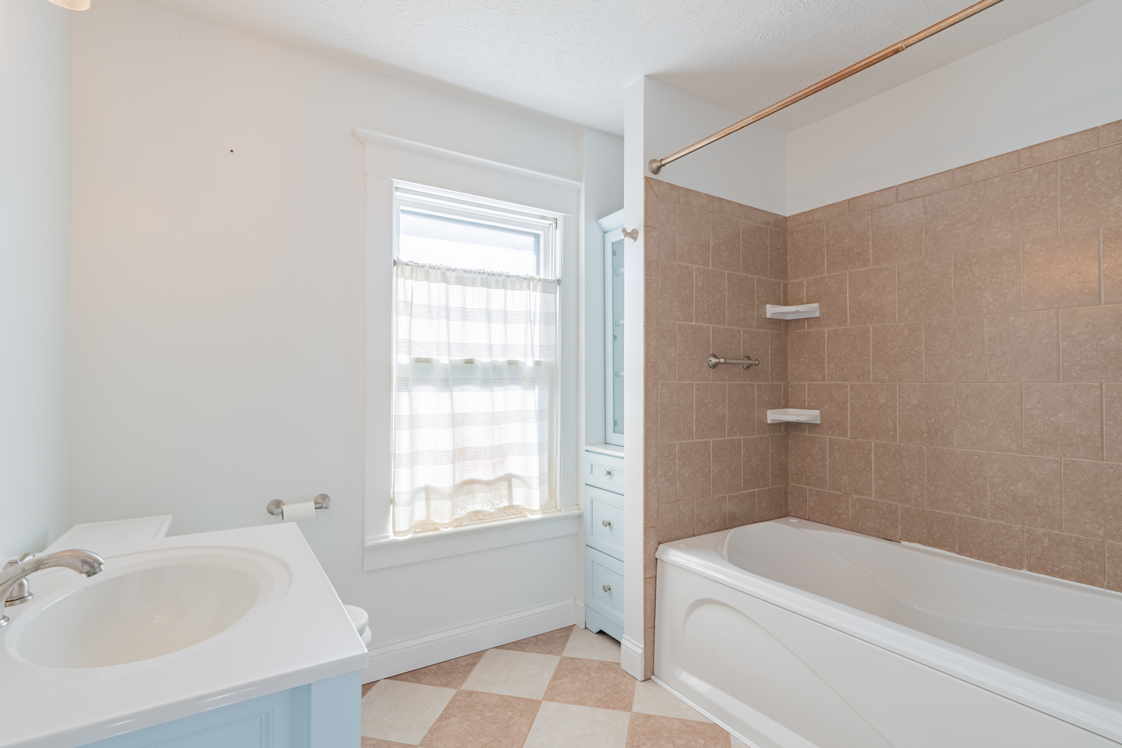 401 Willard Avenue, Bloomington, IL 61701