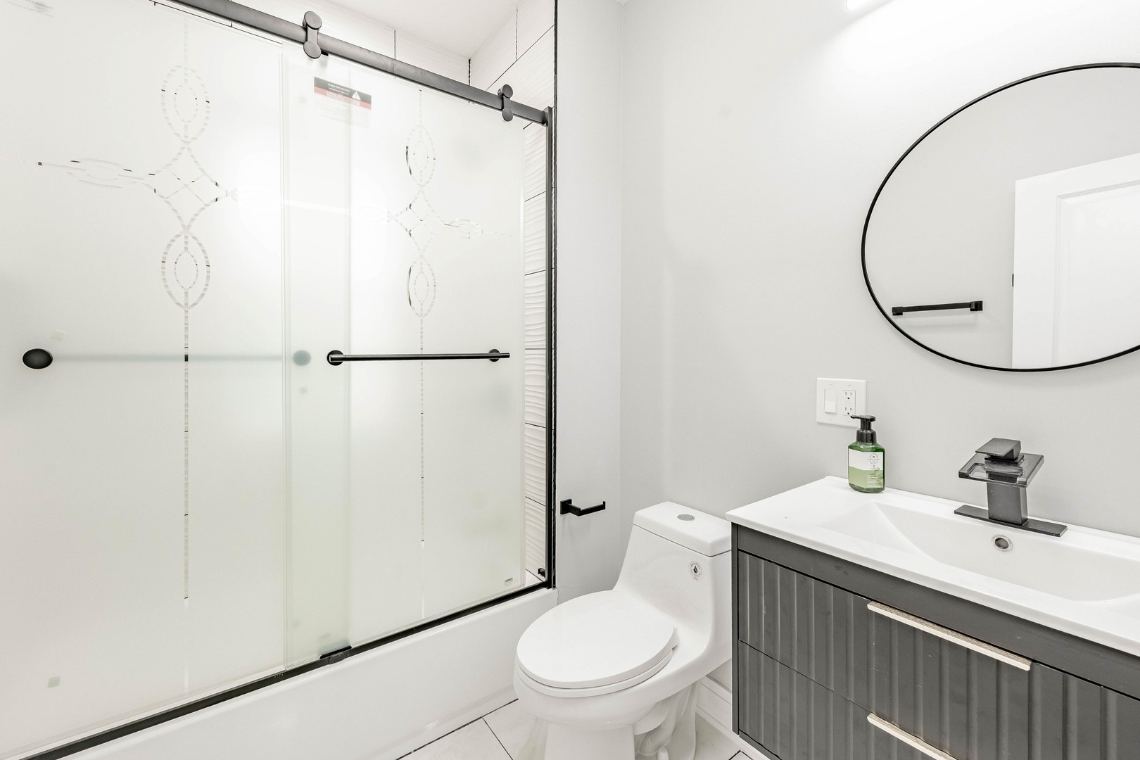 1054 N Latrobe Avenue, Chicago, IL 60651