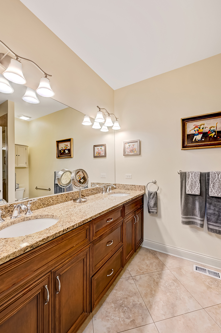 3 Westmoreland Lane, Naperville, IL 60540