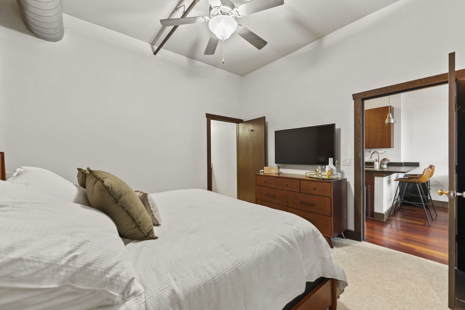 3133 N LAKEWOOD Avenue #2E, Chicago, IL 60657