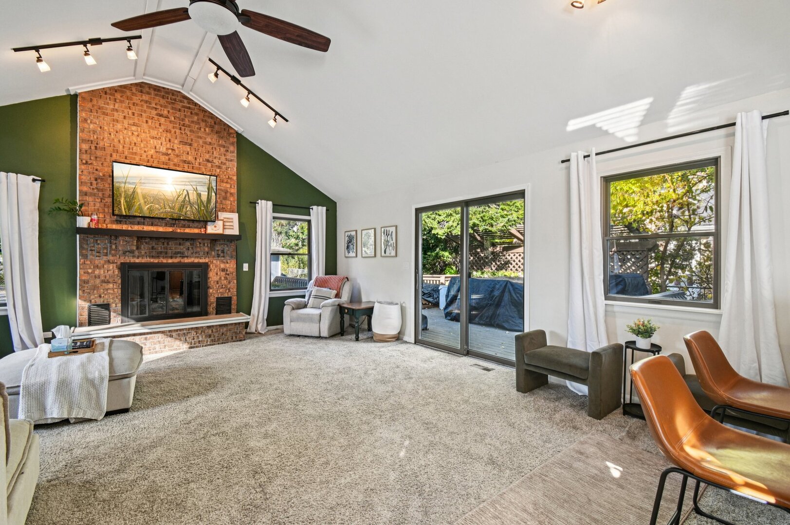 694 S York Street, Elmhurst, IL 60126