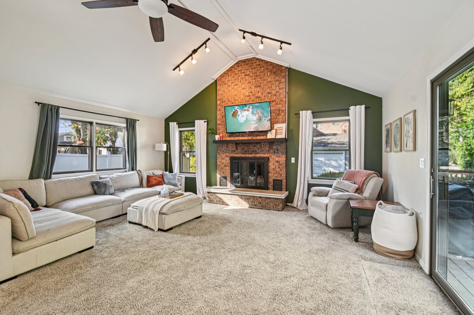 694 S York Street, Elmhurst, IL 60126