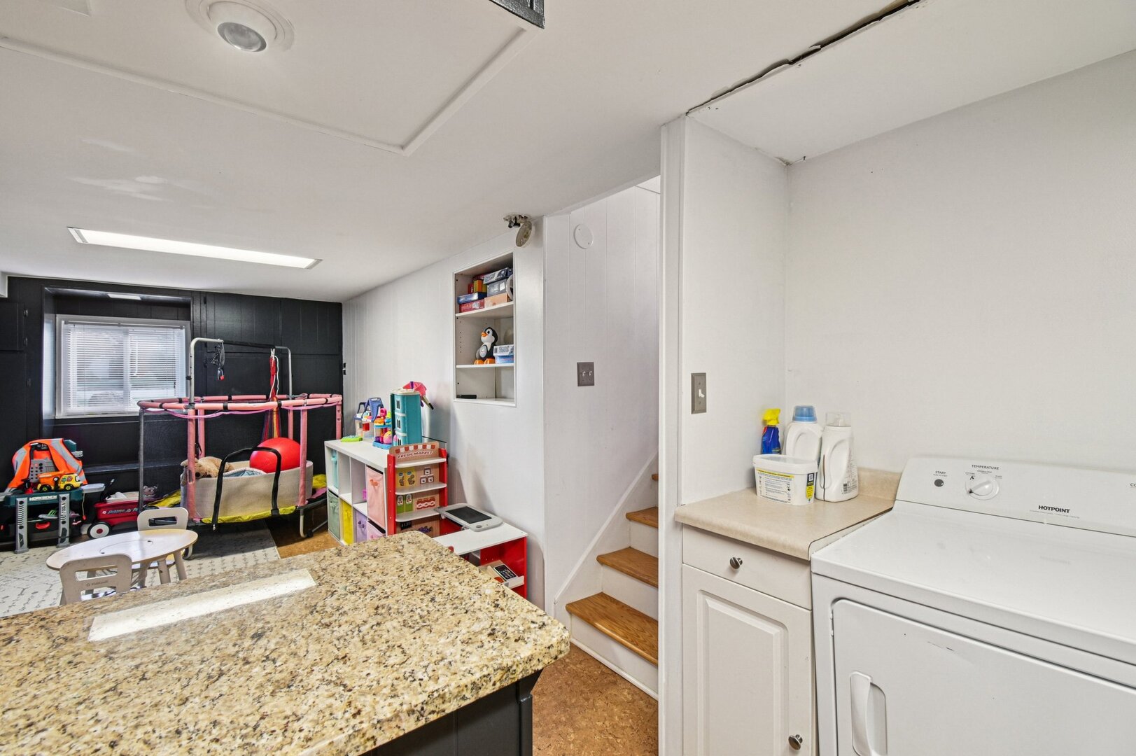 694 S York Street, Elmhurst, IL 60126