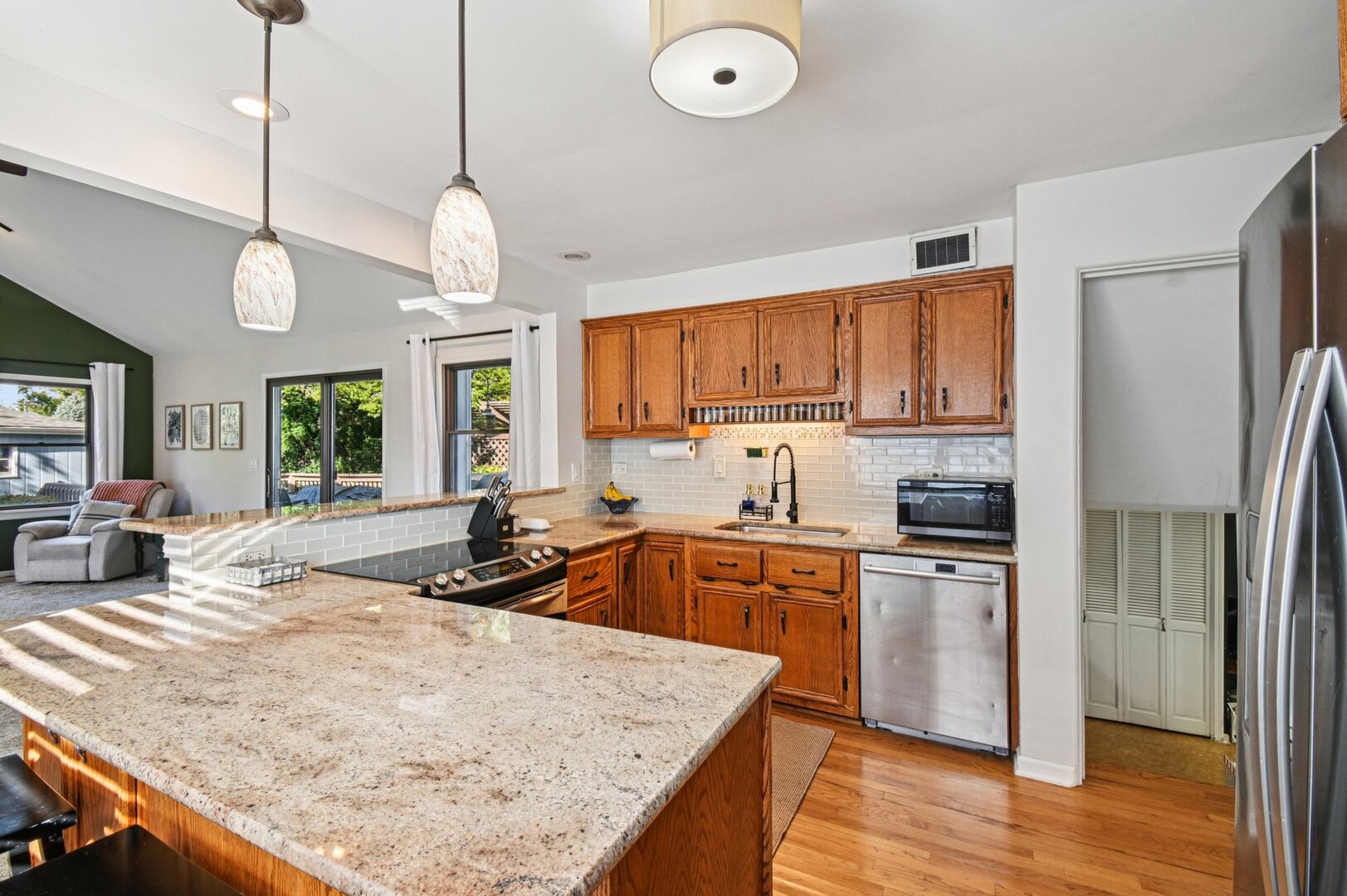 694 S York Street, Elmhurst, IL 60126