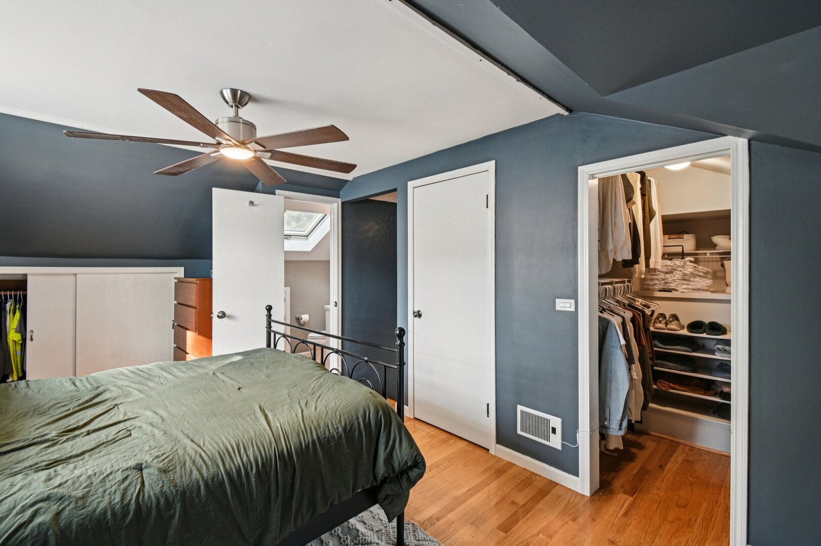 694 S York Street, Elmhurst, IL 60126