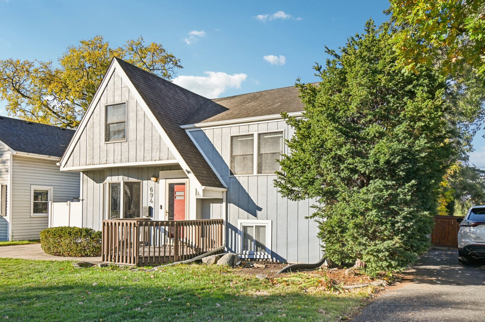 694 S York Street, Elmhurst, IL 60126