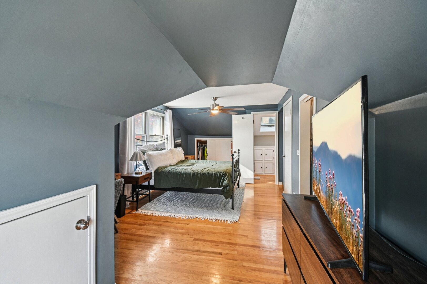 694 S York Street, Elmhurst, IL 60126