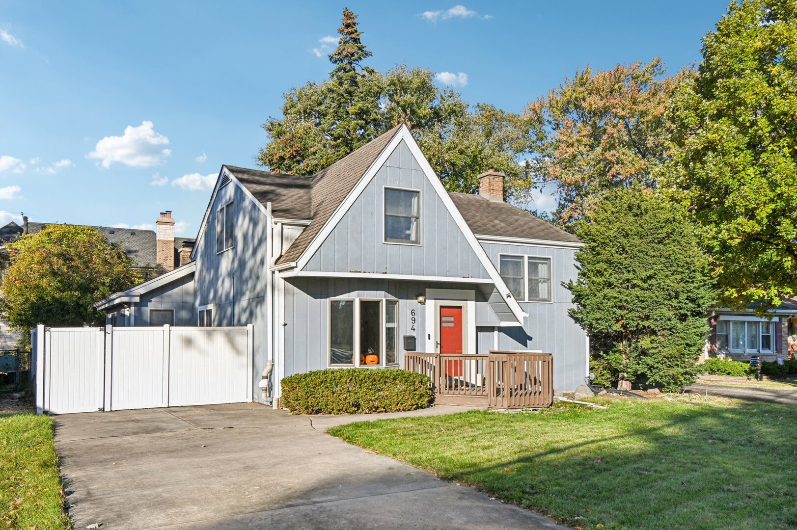 694 S York Street, Elmhurst, IL 60126