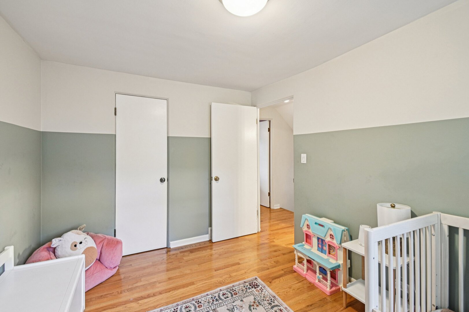 694 S York Street, Elmhurst, IL 60126