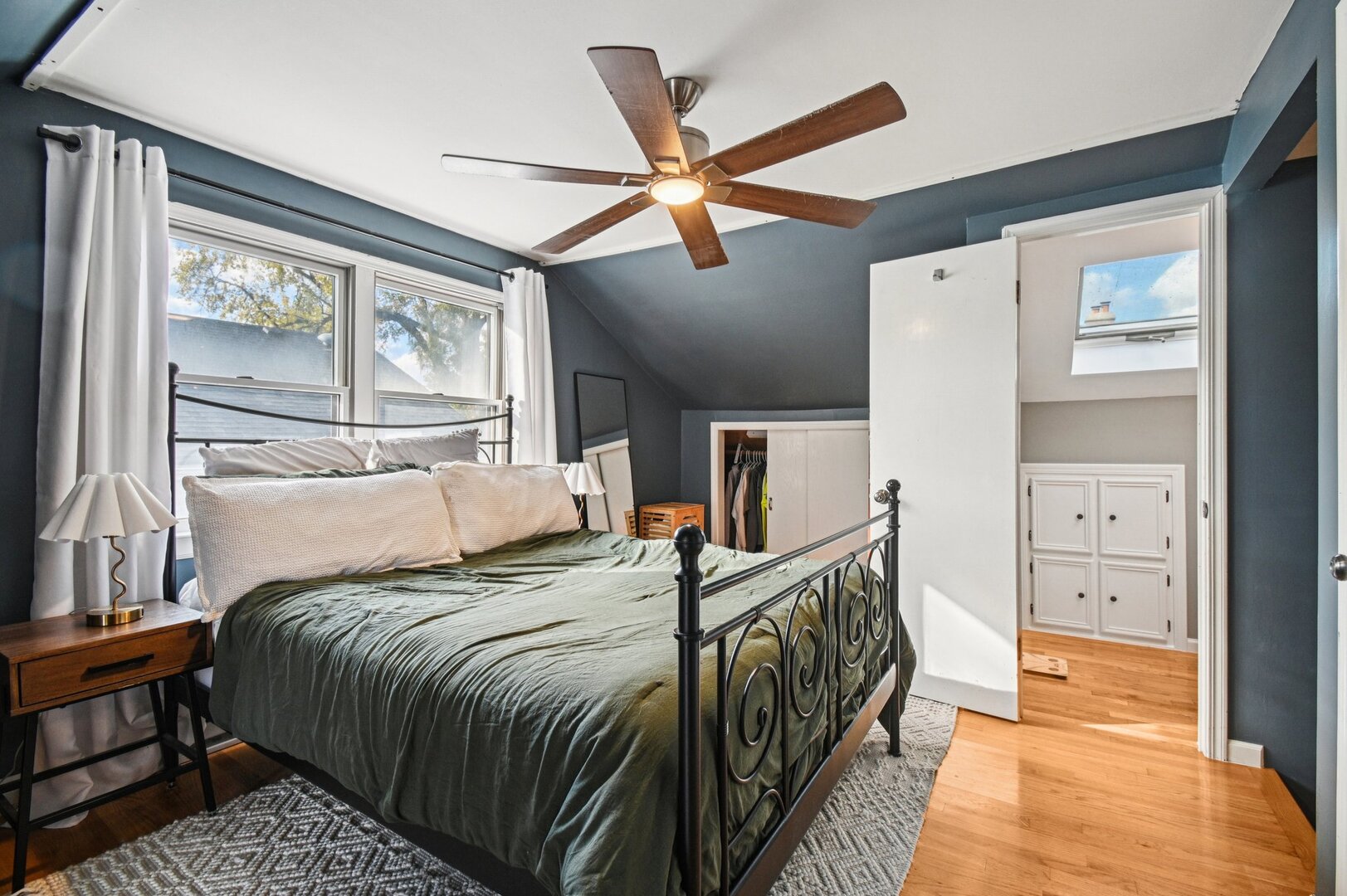 694 S York Street, Elmhurst, IL 60126