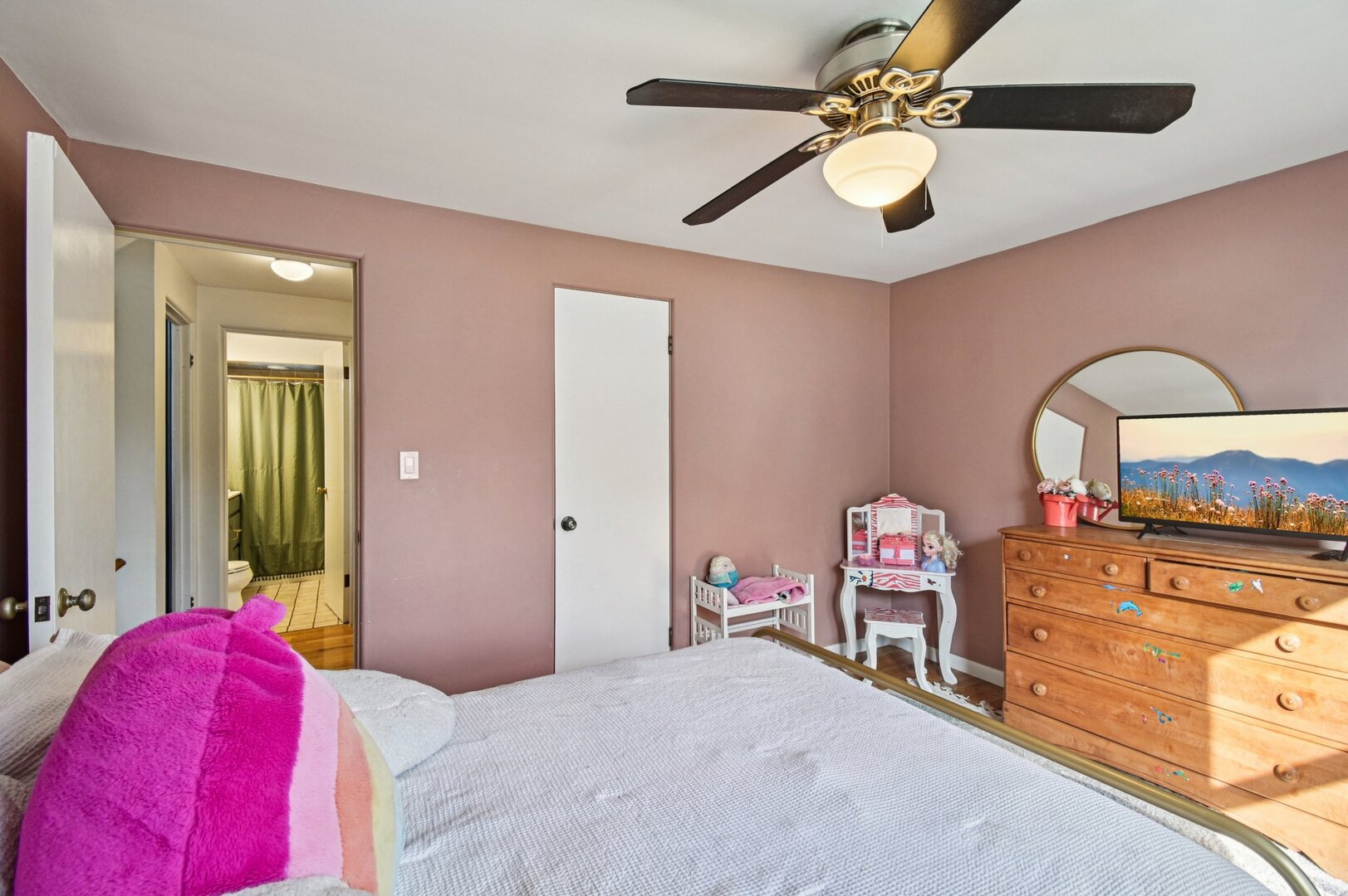 694 S York Street, Elmhurst, IL 60126