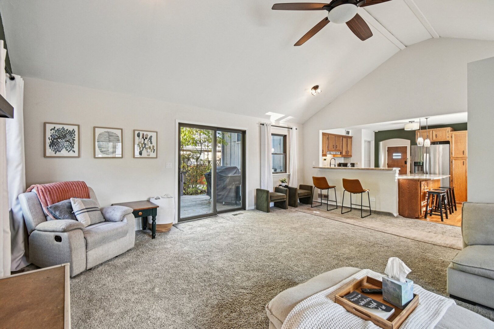 694 S York Street, Elmhurst, IL 60126