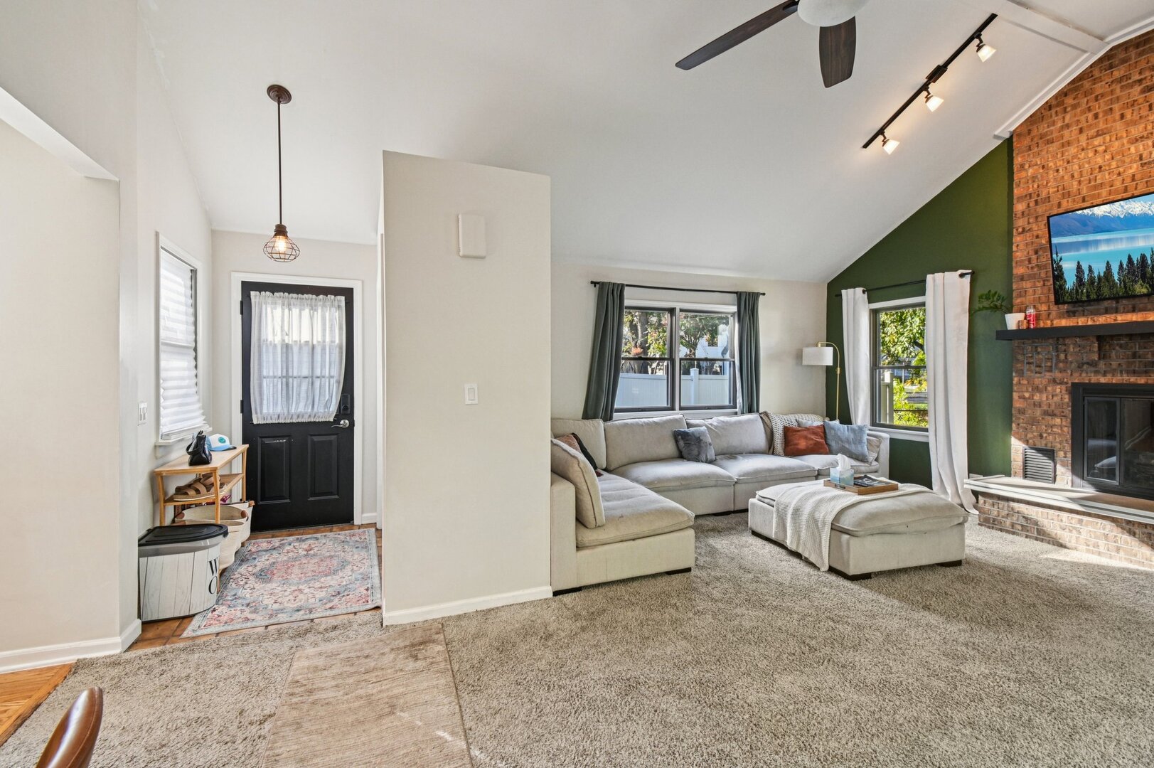 694 S York Street, Elmhurst, IL 60126