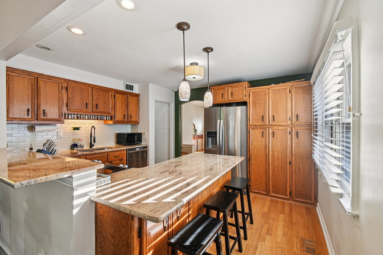 694 S York Street, Elmhurst, IL 60126