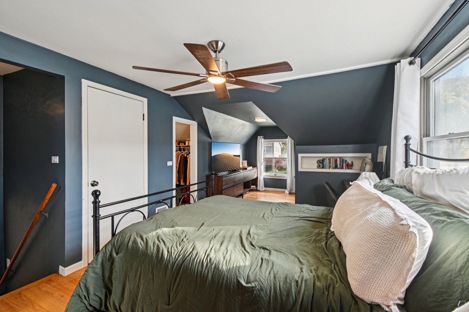 694 S York Street, Elmhurst, IL 60126