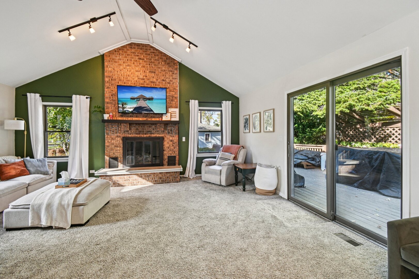 694 S York Street, Elmhurst, IL 60126