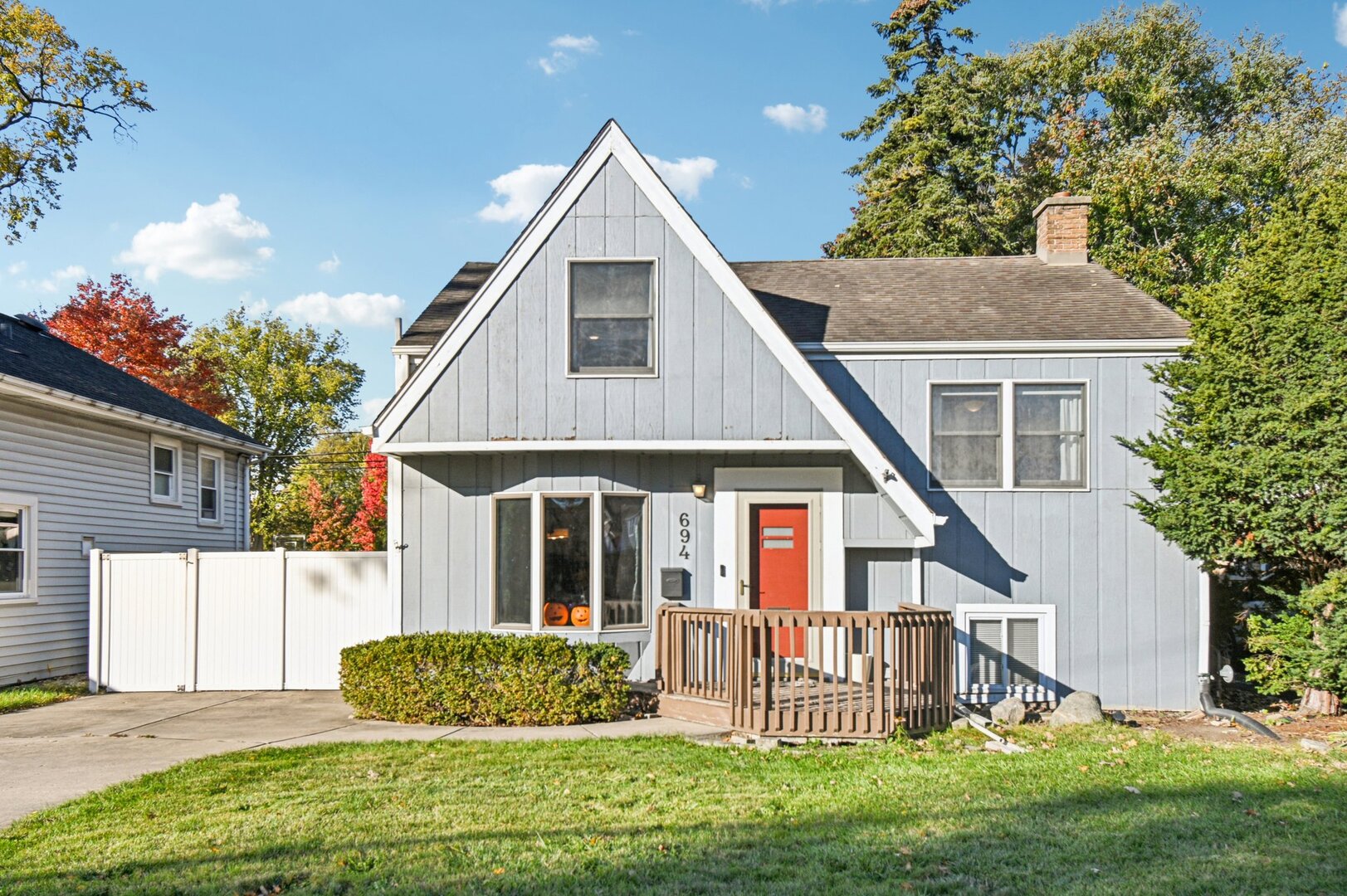 694 S York Street, Elmhurst, IL 60126