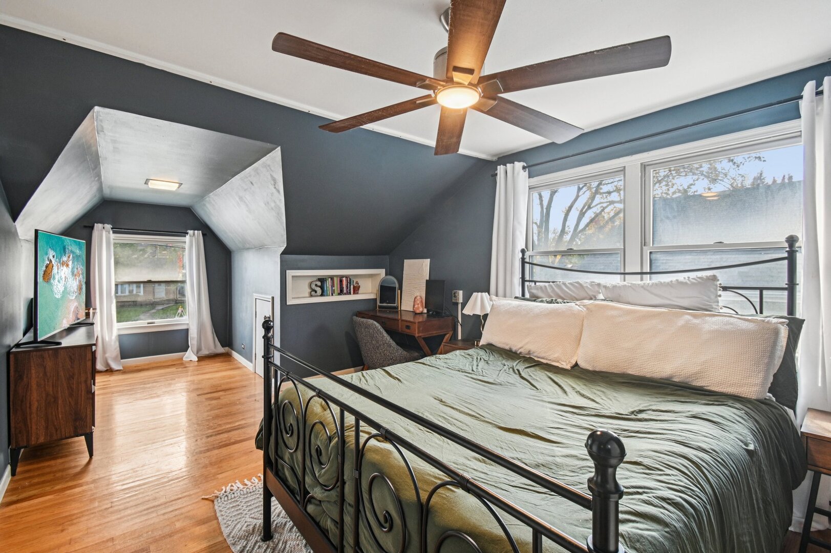 694 S York Street, Elmhurst, IL 60126