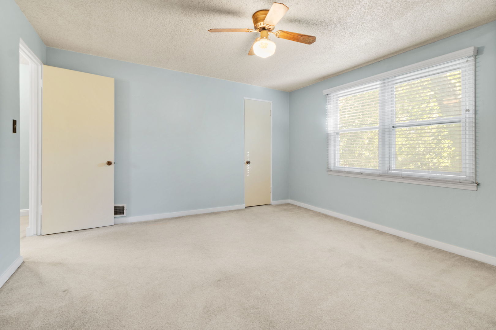 913 N Raynor Avenue, Joliet, IL 60435