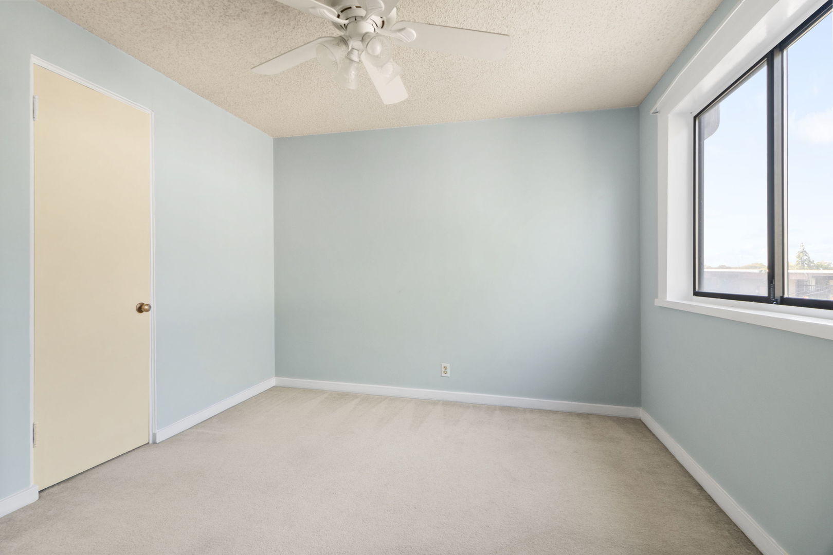 913 N Raynor Avenue, Joliet, IL 60435