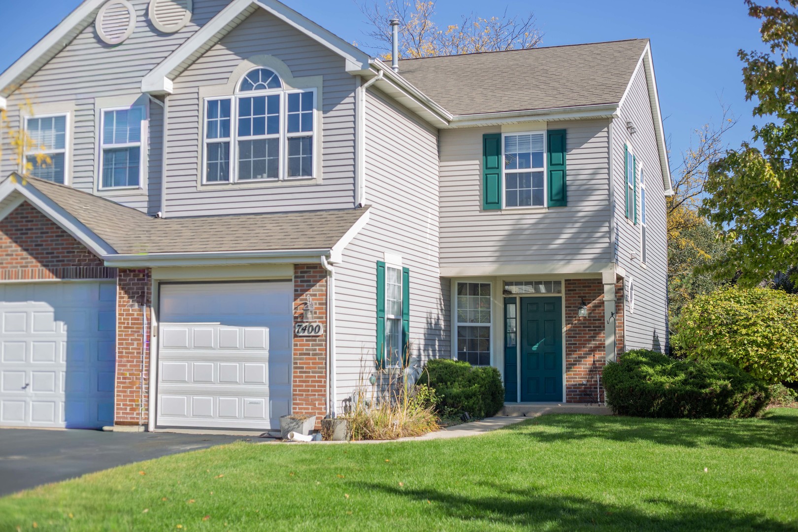 7400 Grandview Court, Carpentersville, IL 60110