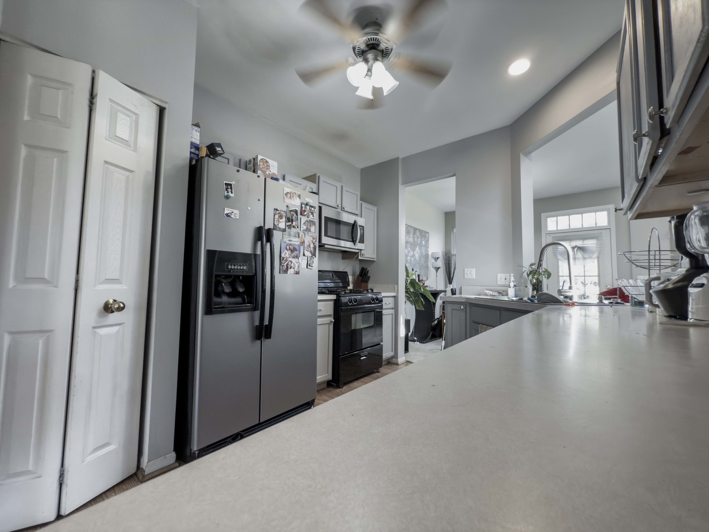 7400 Grandview Court, Carpentersville, IL 60110