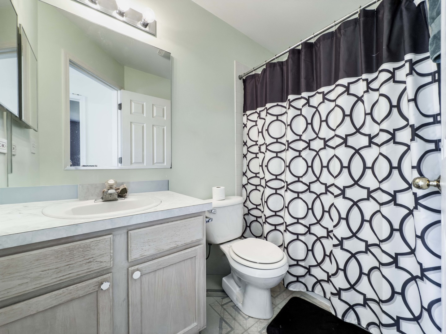 7400 Grandview Court, Carpentersville, IL 60110