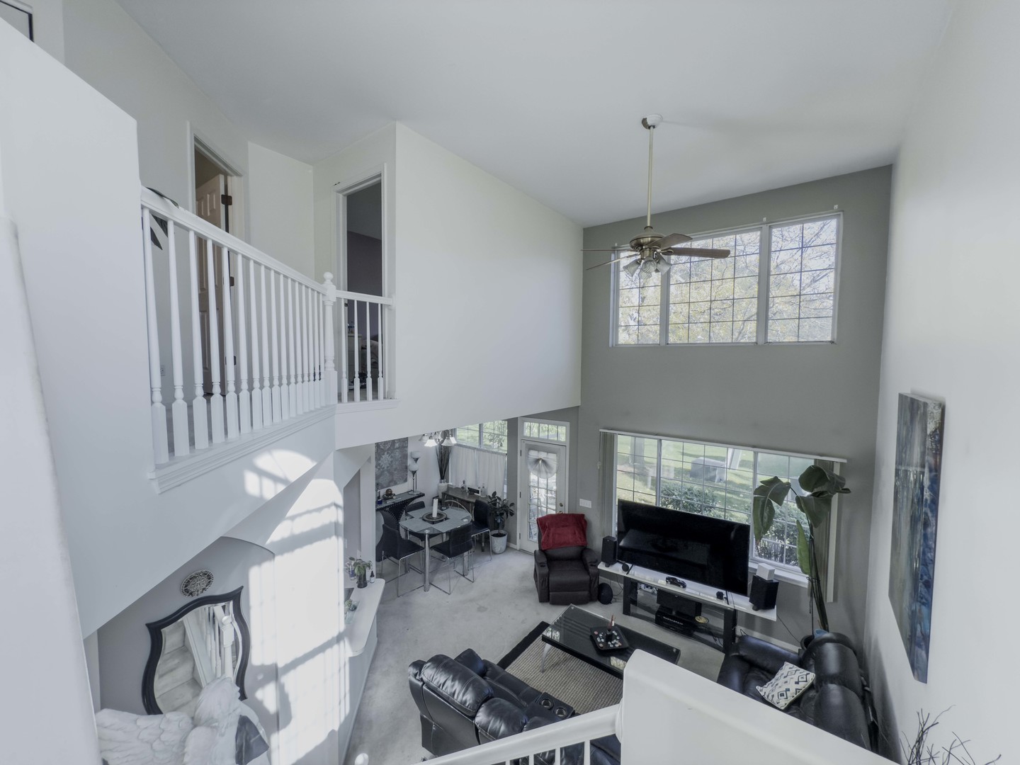 7400 Grandview Court, Carpentersville, IL 60110