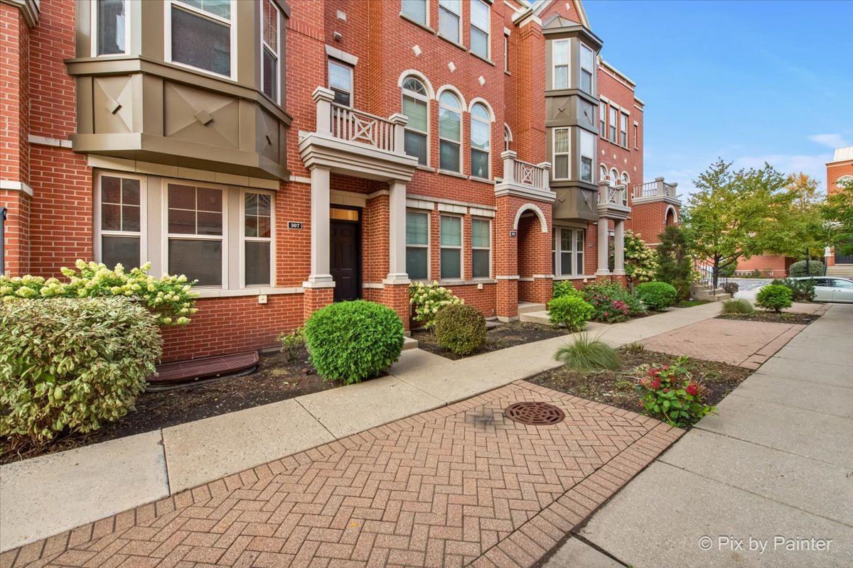 307 Narragansett Avenue, Morton Grove, IL 60053