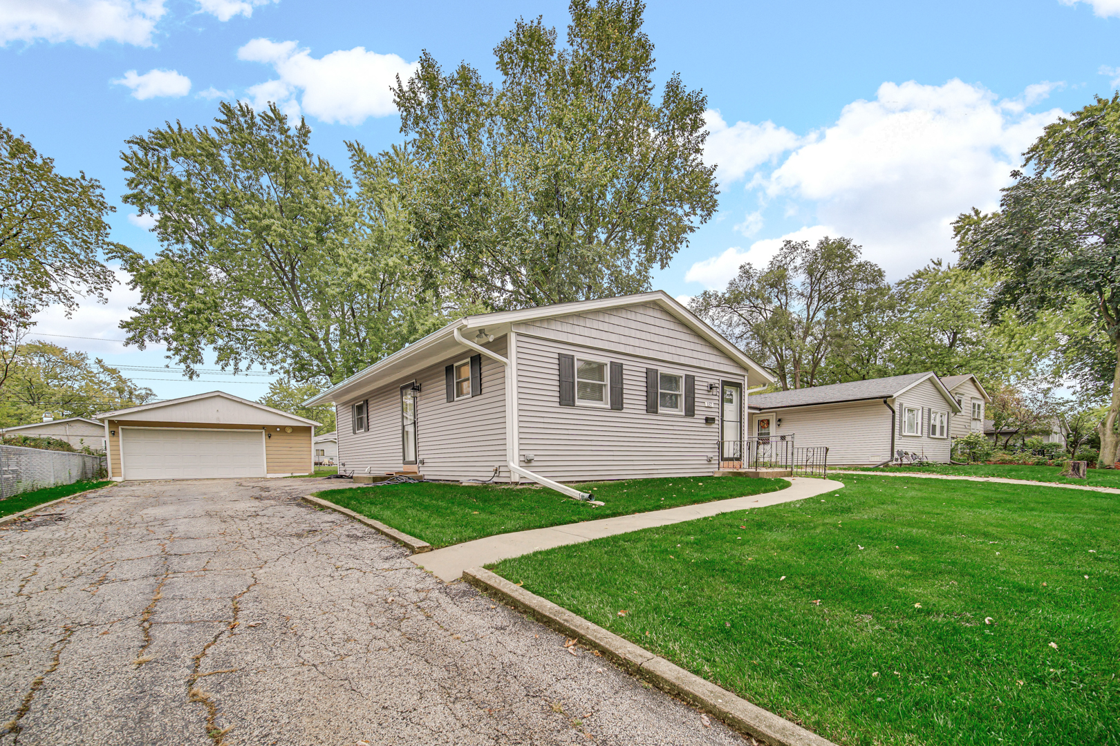 157 Austin Avenue, Carpentersville, IL 60110