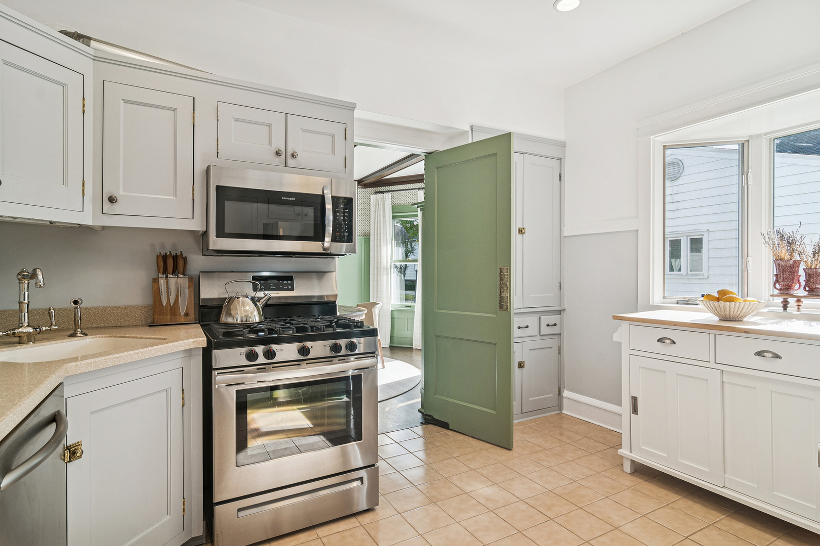 856 Oakwood Avenue, Lake Forest, IL 60045