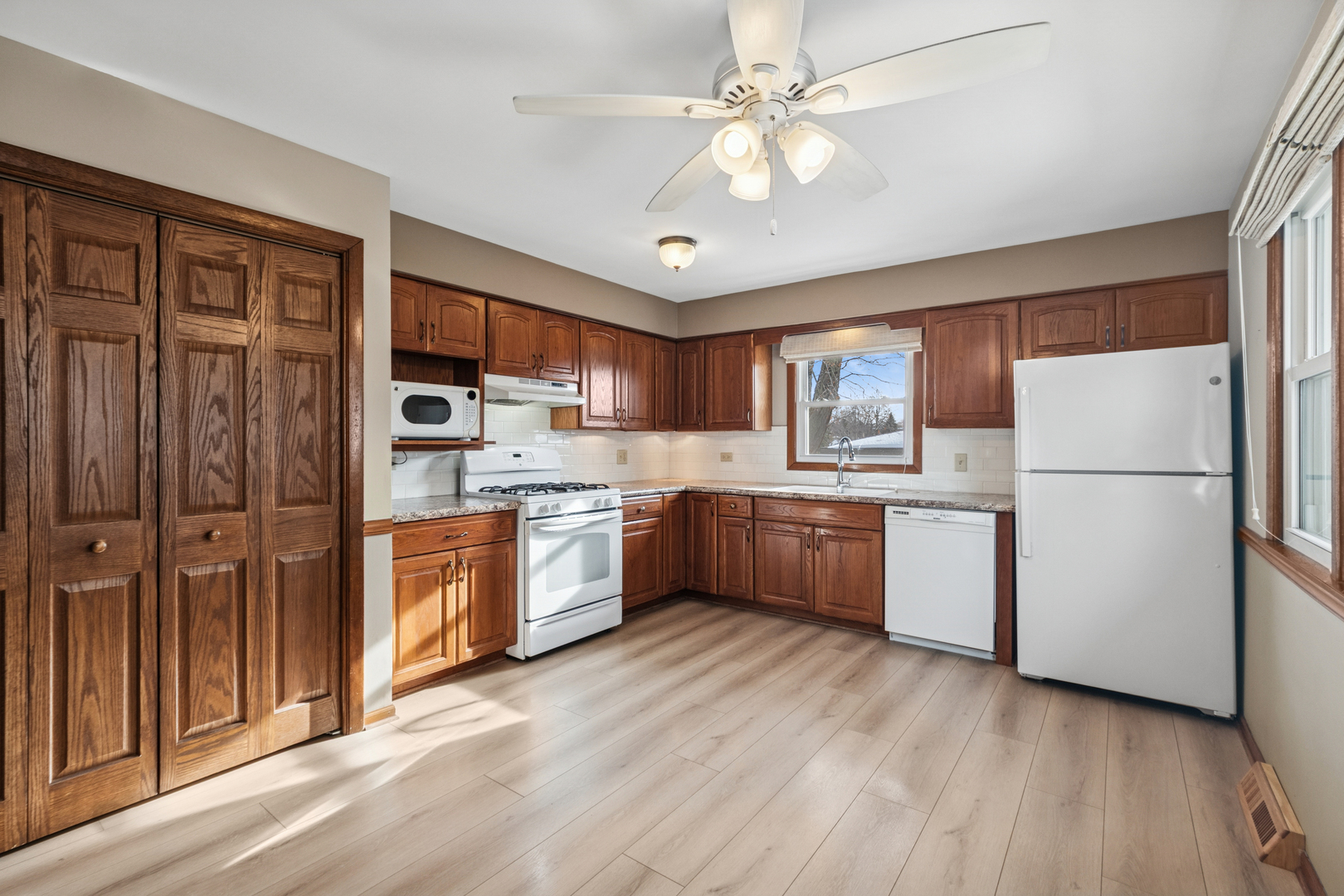 10506 S Michael Drive, Palos Hills, IL 60465