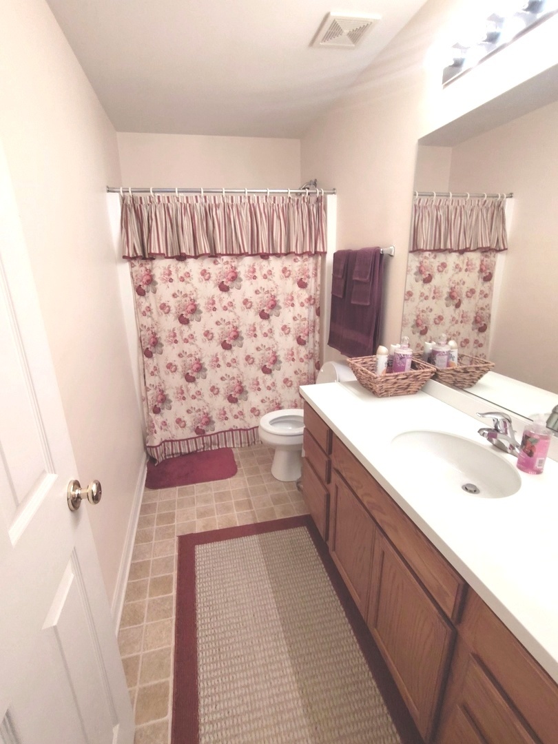 257 Hanburg Lane, Bolingbrook, IL 60440