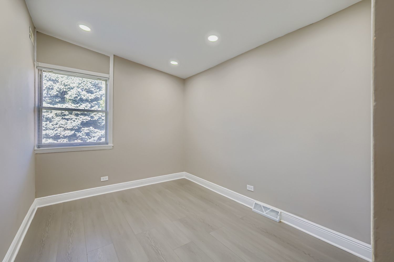 2131 Ash Street #G, Des Plaines, IL 60018