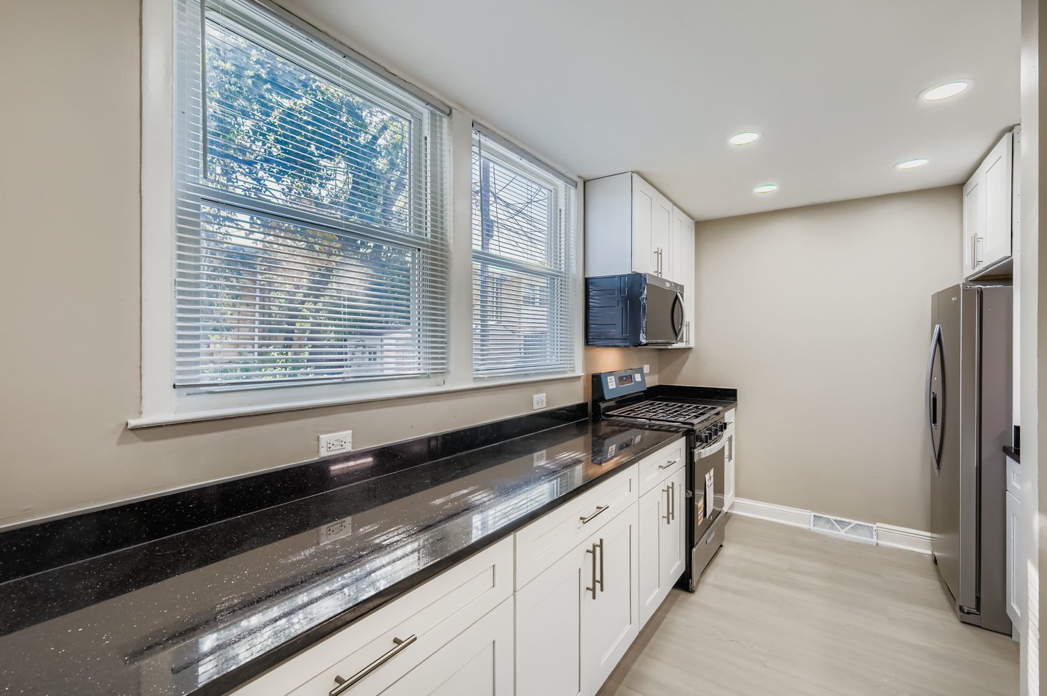 2131 Ash Street #G, Des Plaines, IL 60018