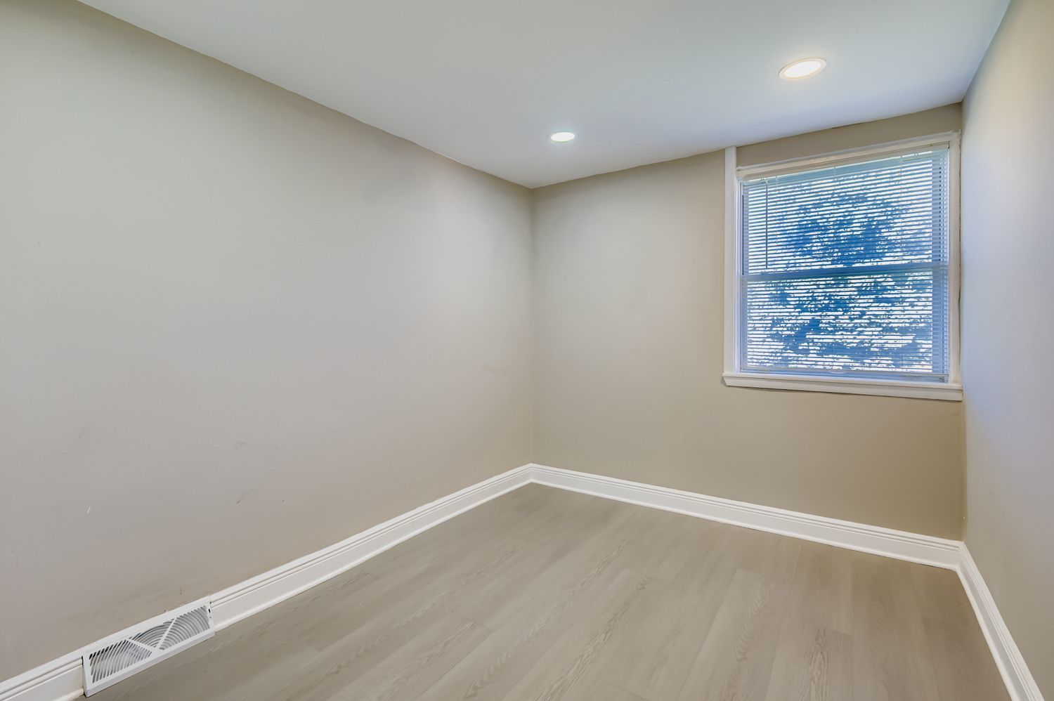 2131 Ash Street #G, Des Plaines, IL 60018