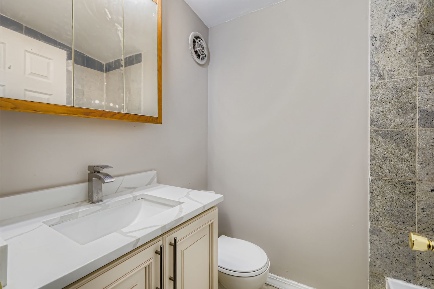 2131 Ash Street #G, Des Plaines, IL 60018