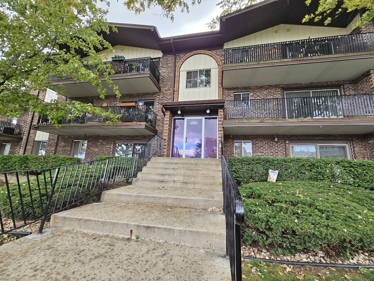13913 James Drive #1017, Crestwood, IL 60418