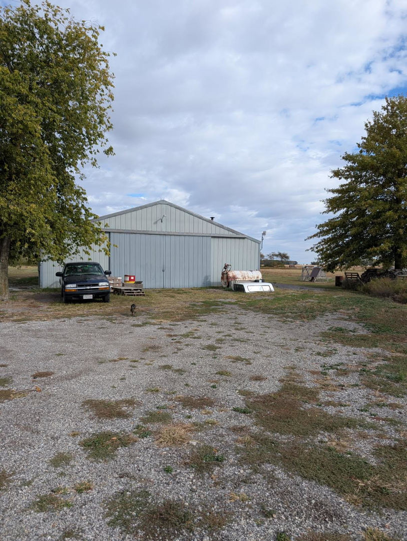 466 County Road 100, Sadorus, IL 61872