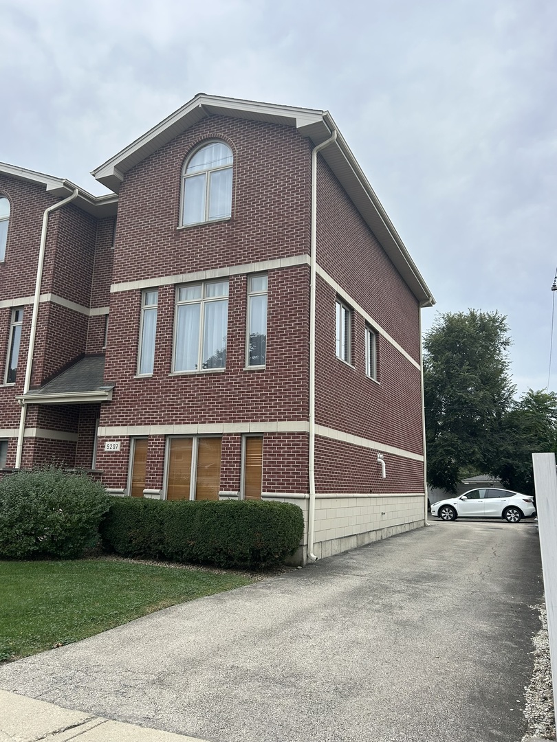 9207 Gerritsen Avenue #9207, Brookfield, IL 60513