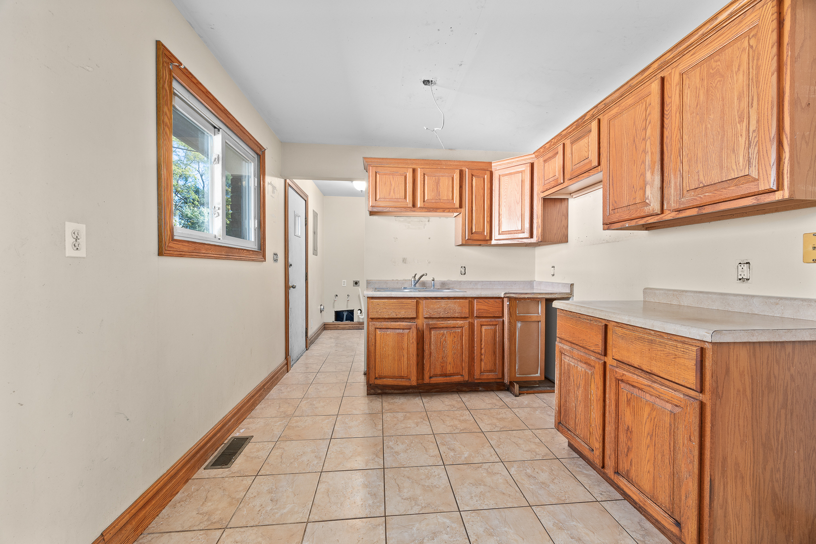 124 Delmar Drive, Bolingbrook, IL 60440