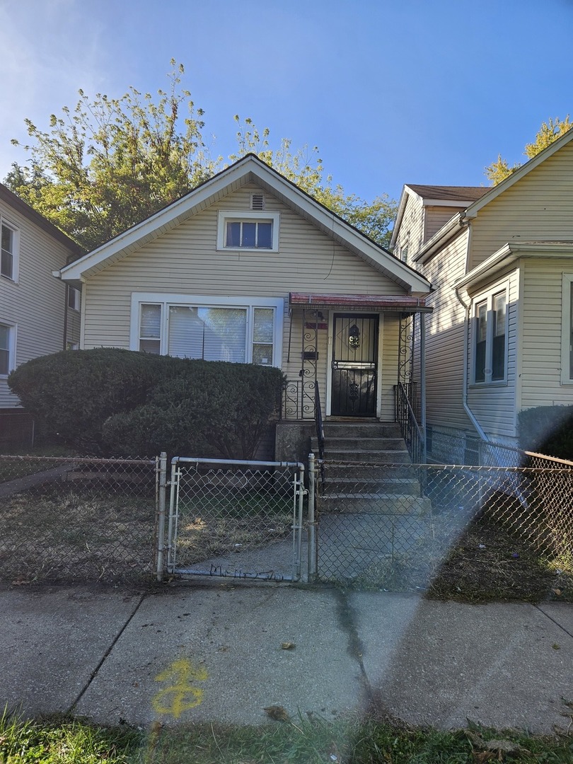 8022 S Manistee Avenue, Chicago, IL 60617