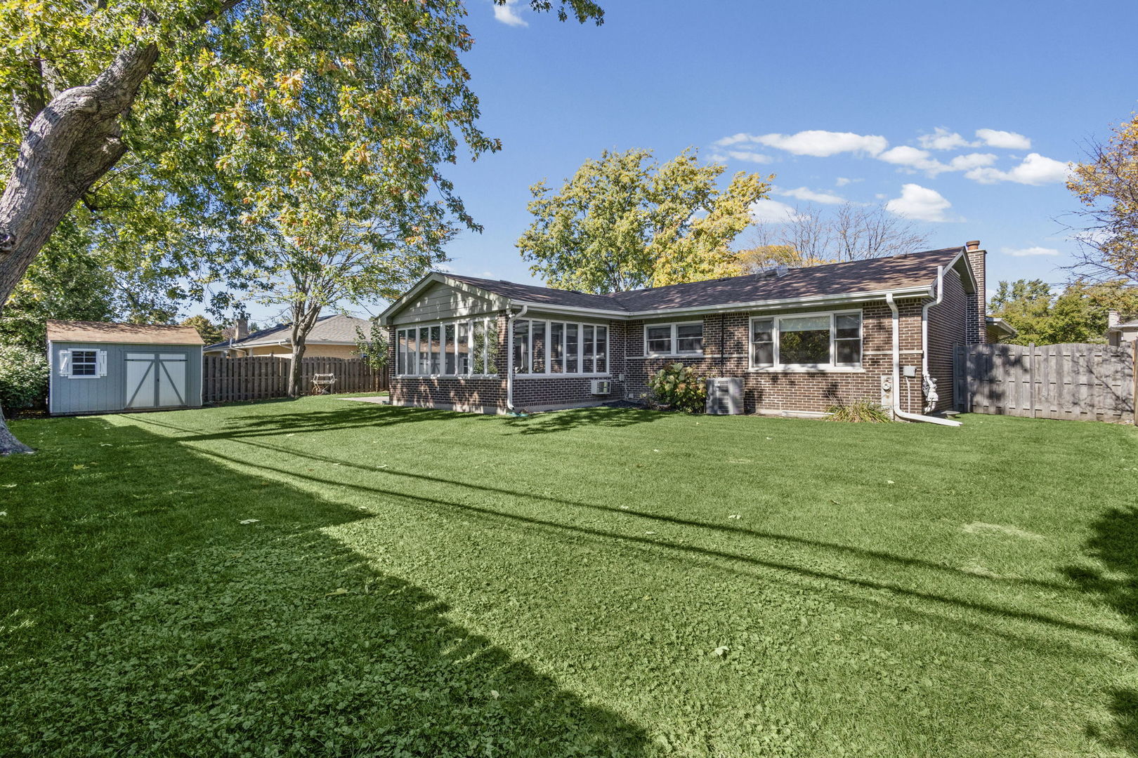 963 Garden Lane, Wheeling, IL 60090