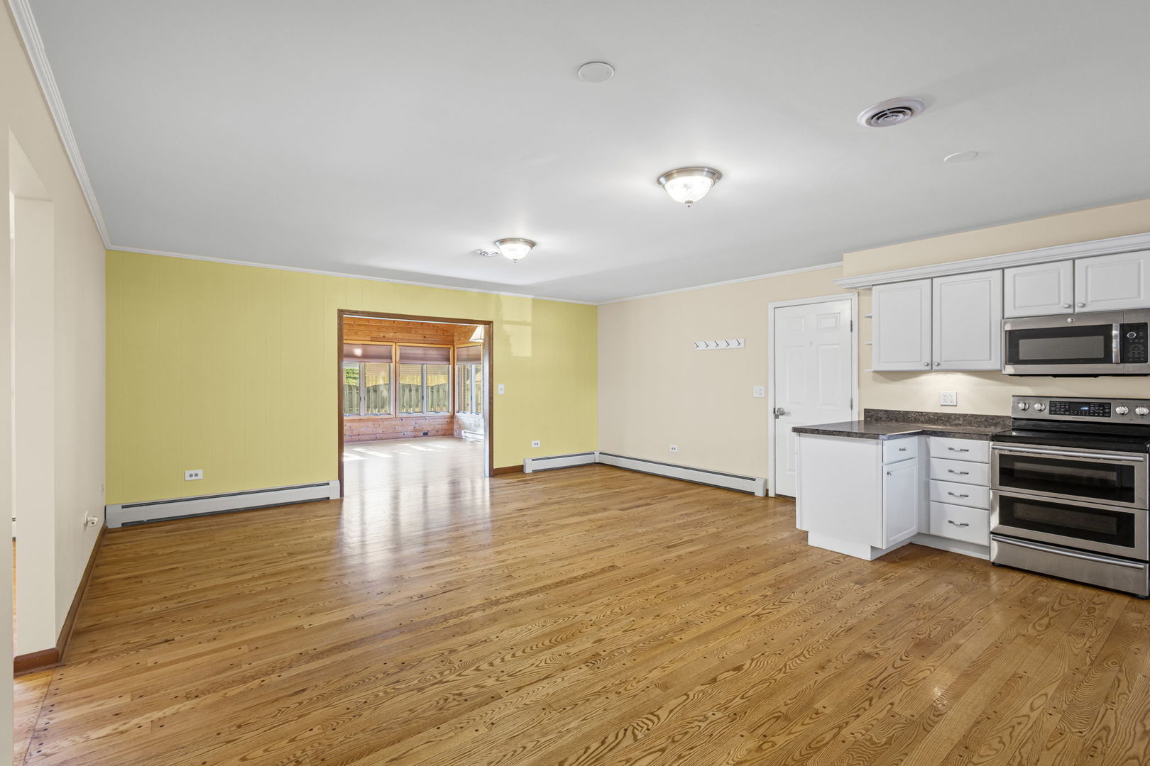 963 Garden Lane, Wheeling, IL 60090