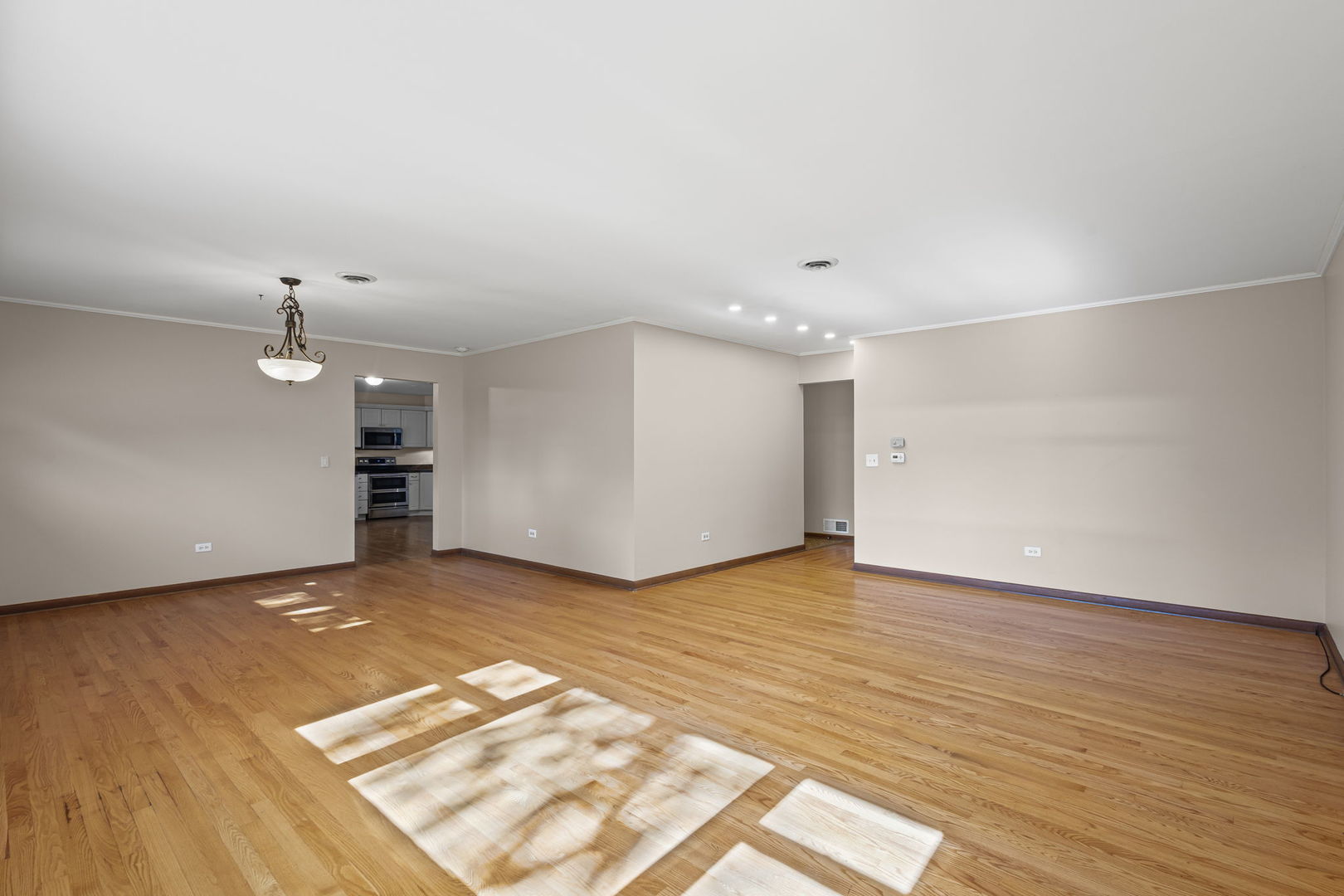 963 Garden Lane, Wheeling, IL 60090