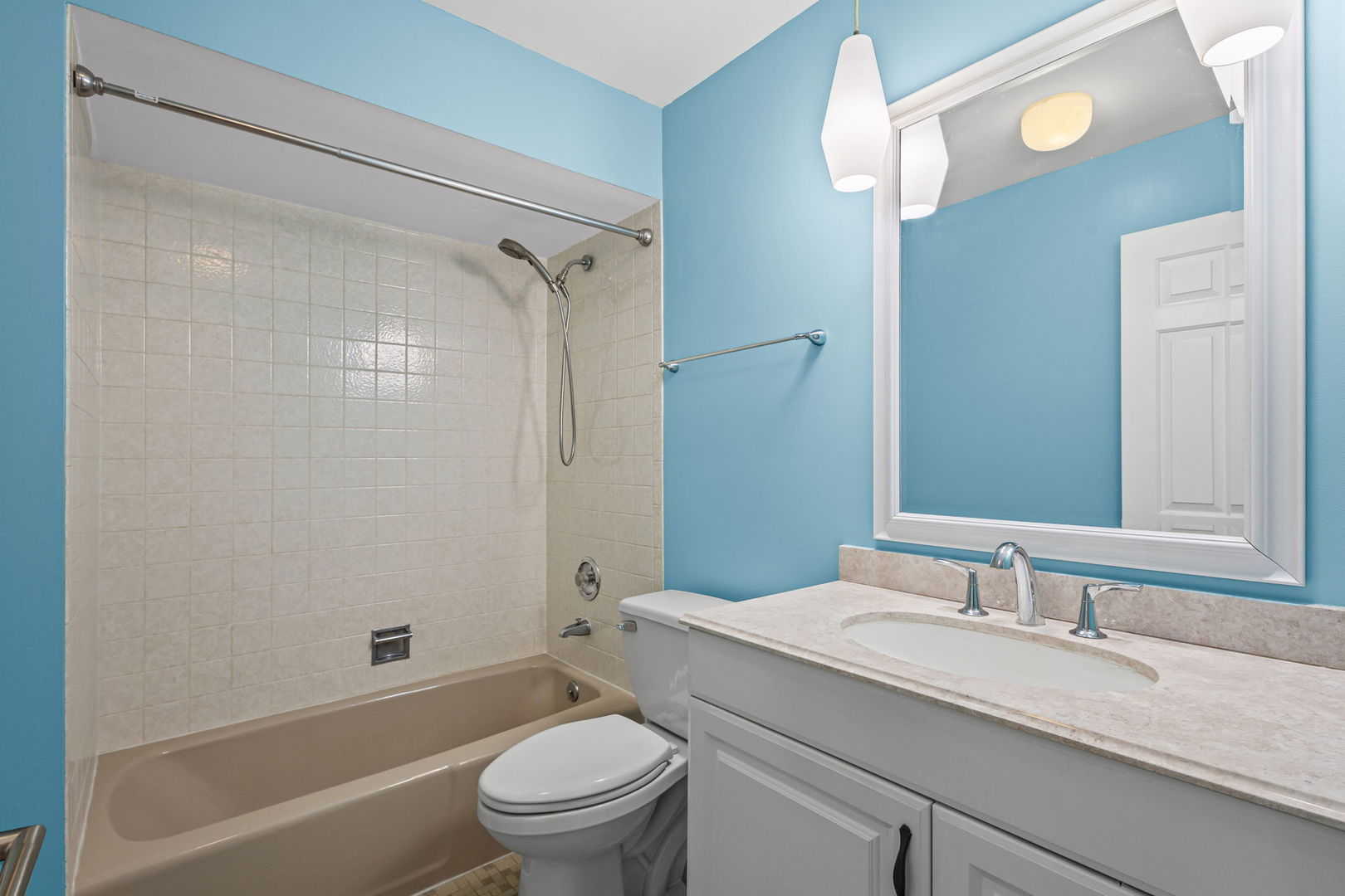 963 Garden Lane, Wheeling, IL 60090