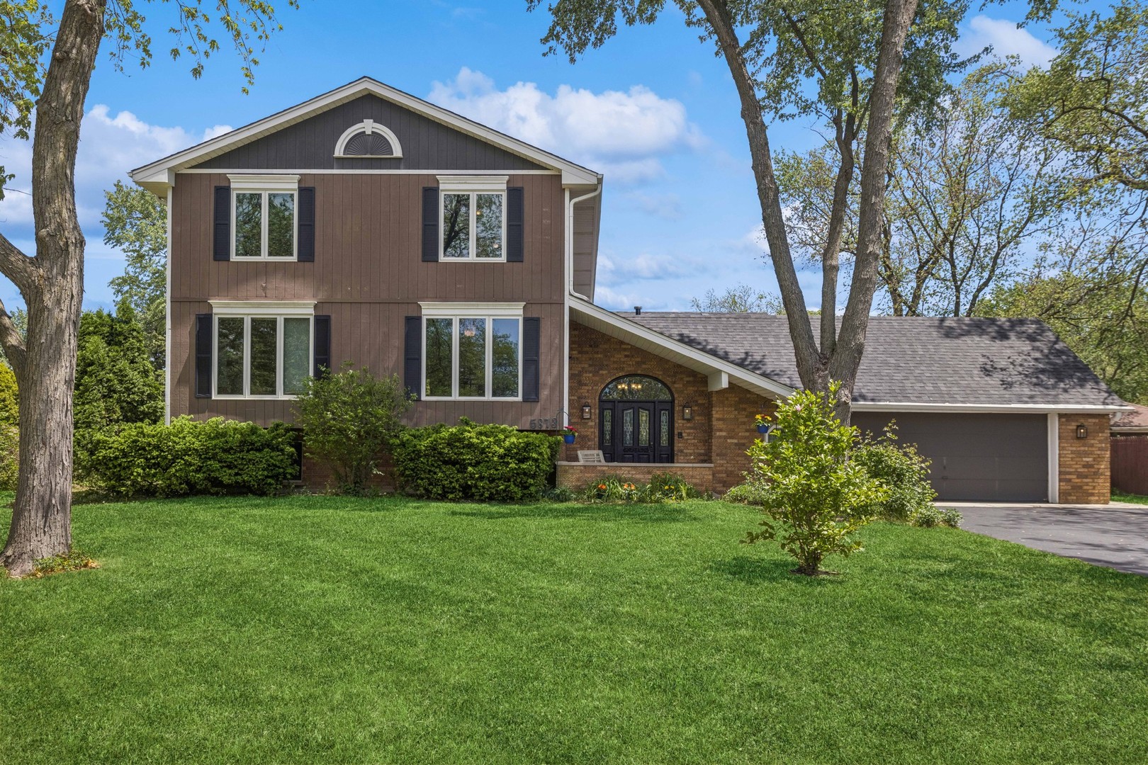 5873 Walnut Avenue, Downers Grove, IL 60516