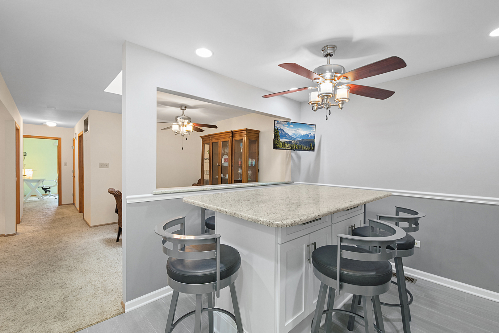 5002 W Circle Place, Crestwood, IL 60418