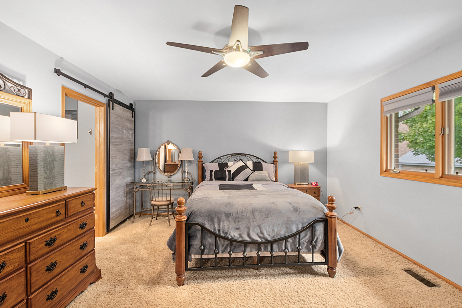 5002 W Circle Place, Crestwood, IL 60418